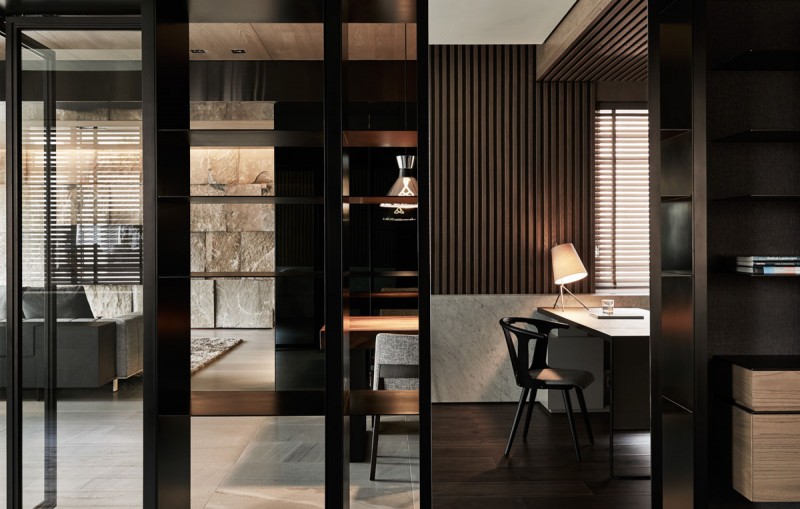 Темный изысканный интерьер квартиры в Тайбэе, Тайвань