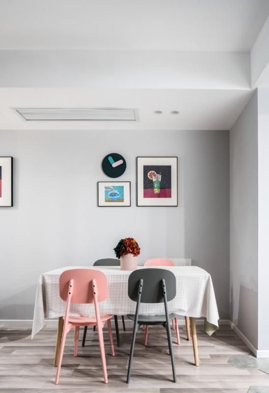 Уютные апартаменты в серо-розовой гамме