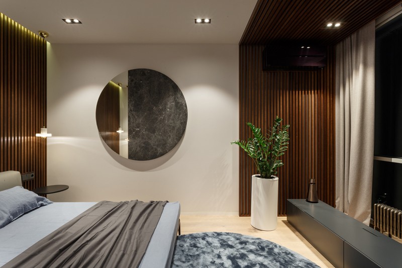 Фокусировка на панорамные окна в студии площадью 69 кв.м.