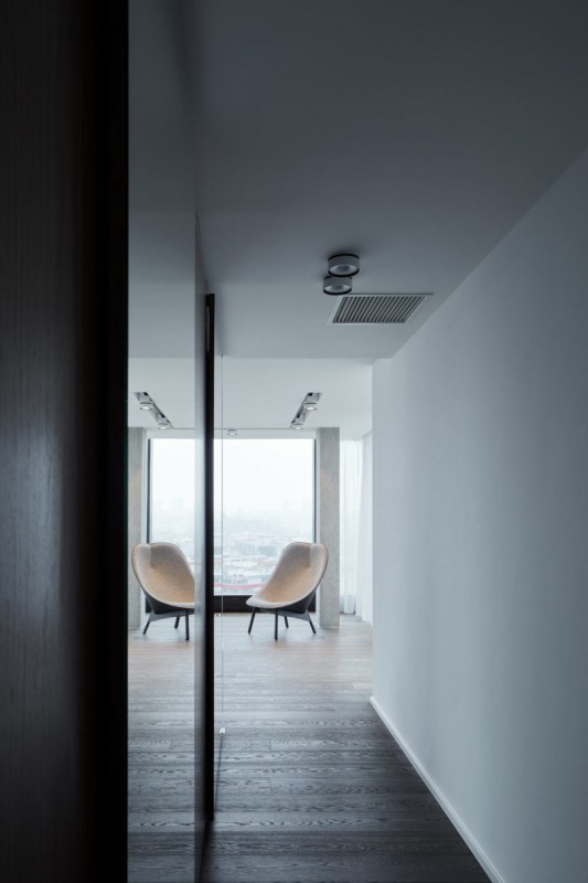 Пентхаус на вершине здания с полностью стеклянным фасадом в Праге Пентхаус на вершине здания с полностью стеклянным фасадом в Праге