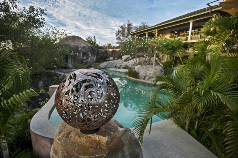 Вилла в окружении пышного тропического сада на Британских Виргинских Островах Вилла в окружении пышного тропического сада на Британских Виргинских Островах