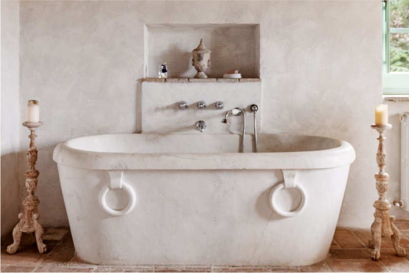 Замковая каменная вилла, расположенная на 84 гектарах леса в пасторальной Тоскане