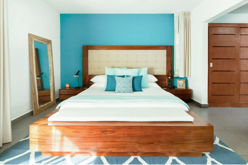 Красочный тропический модернизм в интерьере виллы в Мексике