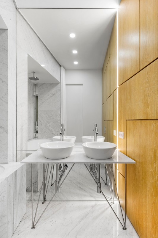 Светлые функциональные минималистские апартаменты