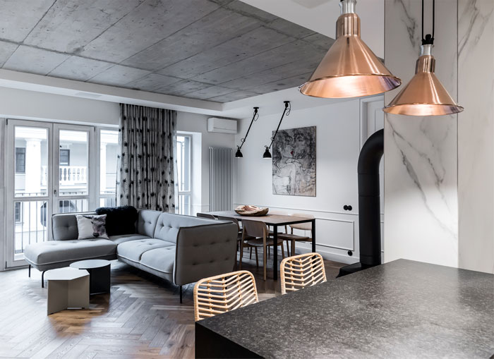 Эклектичная современная квартира, оформленная в серых тонах