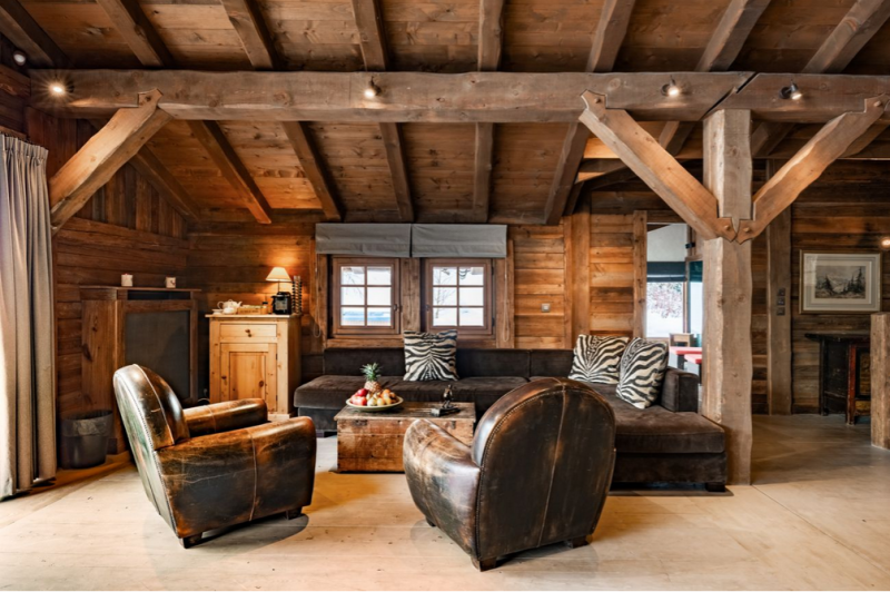 Деревенское шале недалеко от горнолыжного курорта Шамони-Монблан во Франции