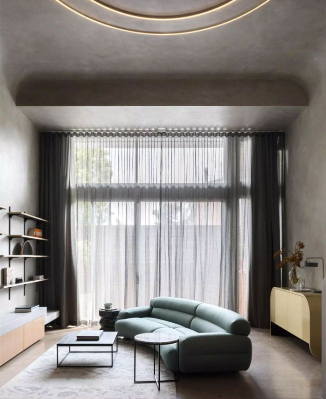 Интерьер стильного лофта с эстетикой брутализма