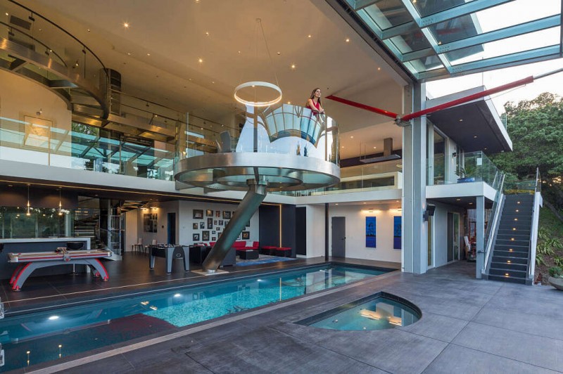 Роскошная резиденция, расположенная в Лос-Альтосе, штат Калифорния Роскошная резиденция, расположенная в Лос-Альтосе, штат Калифорния