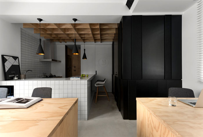 Уютный дом для семьи и рабочий офис в одном пространстве