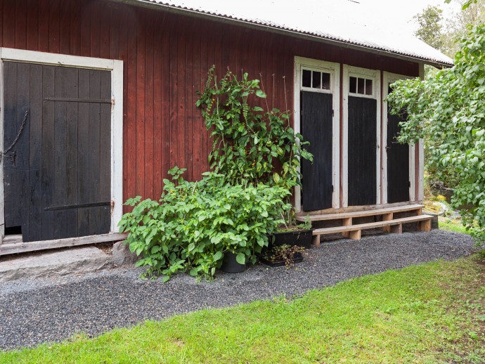 Деревенская школа начала XX века в шведской деревне Нюбергет, превращённая в жилой дом