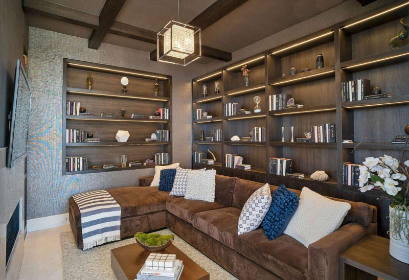 Современная резиденция для одной семьи, расположенная в Манхэттен-Бич, штат Калифорния