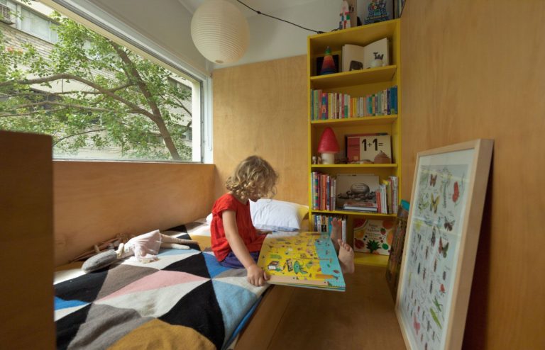 Функциональный и практичный интерьер квартиры для семьи с ребенком