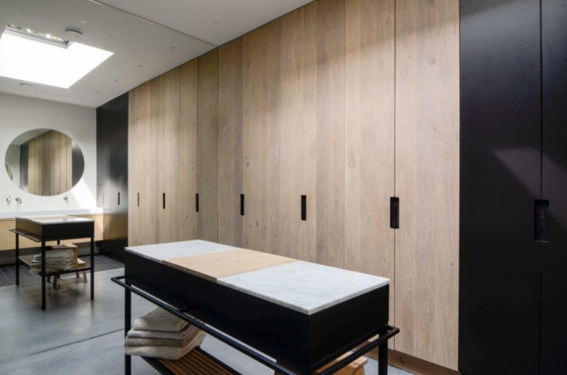 Лофт, расположенный в старом здании начала XVII века в Амстердаме Лофт, расположенный в старом здании начала XVII века в Амстердаме