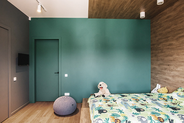 Интерьер двухэтажной квартиры для молодой семьи с ребенком