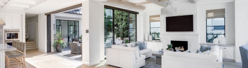 Интерьер особняка недалеко от океана в Корона-дель-Мар, Калифорния