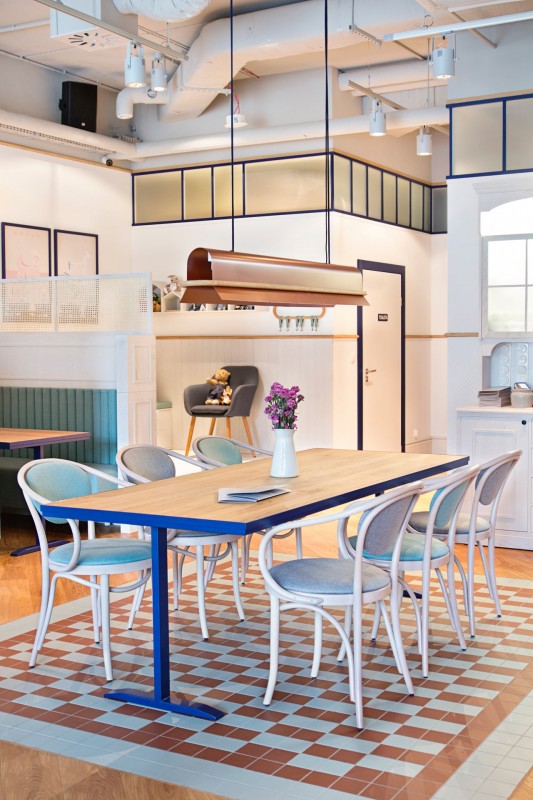 Яркое уютное кафе в Сопоте, Польша