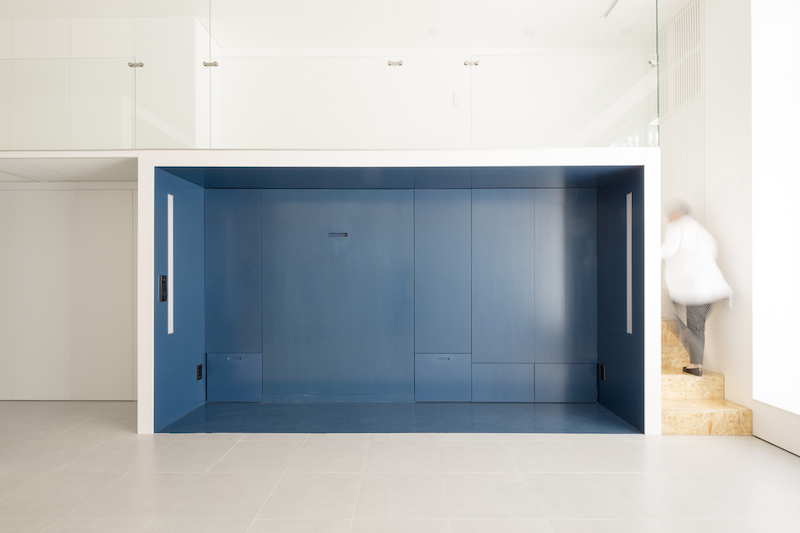 Обстановка квартиры, созданная при помощи двух ярких модулей