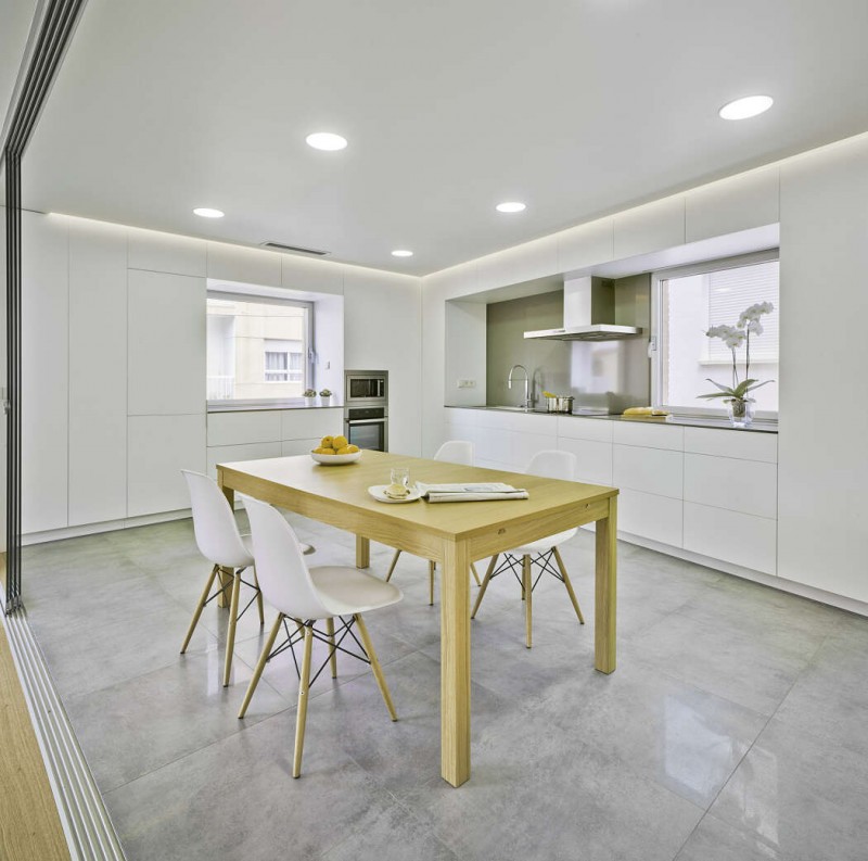 Светлые апартаменты для молодой семьи в Испании