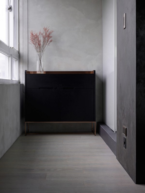 Дизайн квартиры в Тайбэе в темных тонах