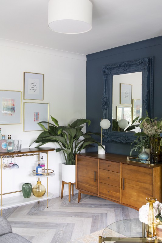 Интерьер уютной гостиной в лондонском таунхаусе