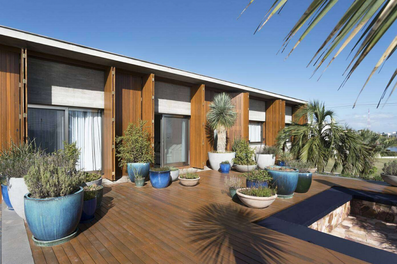 Современный двухэтажный дом, расположенный в Пелотасе, Бразилия