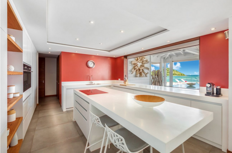 Впечатляющая вилла на берегу океана на острове Сен-Мартен Впечатляющая вилла на берегу океана на острове Сен-Мартен