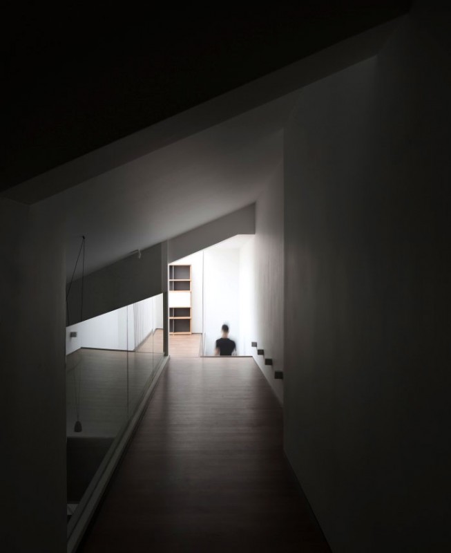 Интерьер мансардной квартиры в Шаньтоу, провинция Гуандун, Китай Интерьер мансардной квартиры в Шаньтоу, провинция Гуандун, Китай