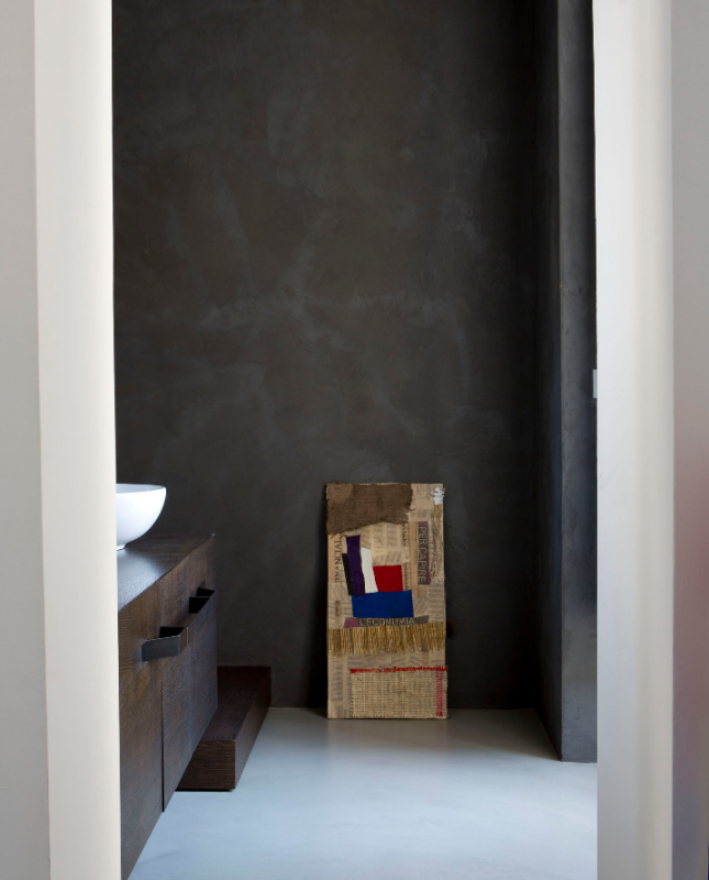 Контраст между винтажными и современными элементами в интерьере итальянский квартиры