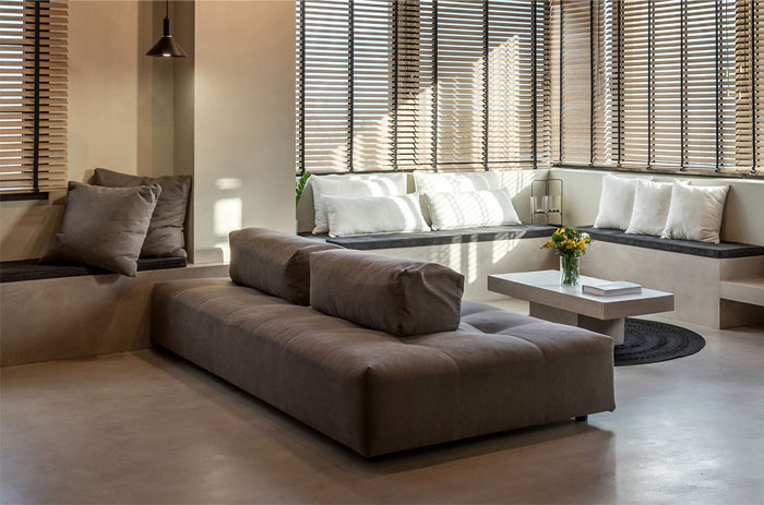 Современная индустриальная динамика в интерьере греческого дома