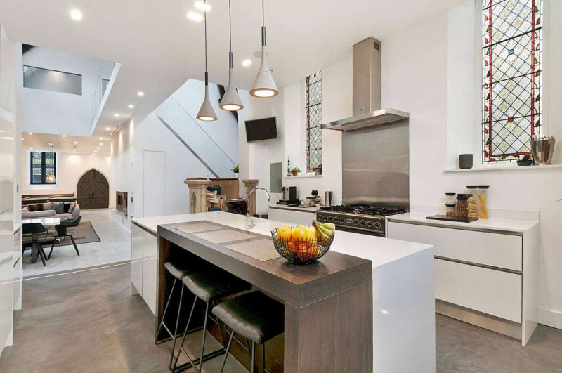 Средневековая церковь, преобразованная в частную резиденцию в Снодленде, Шотландия