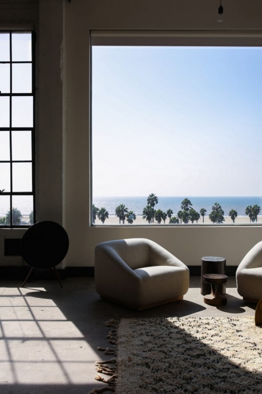 Лофт, расположенный в здании бывшей телефонной компании Лофт, расположенный в здании бывшей телефонной компании