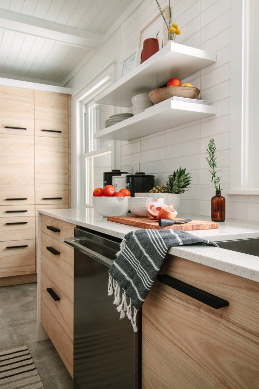 Обновленная кухня в коттедже в Милуоки, штат Висконсин Обновленная кухня в коттедже в Милуоки, штат Висконсин