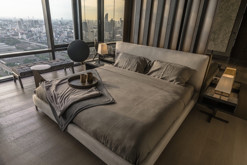 Пентхаус с изысканным декором и панорамными окнами