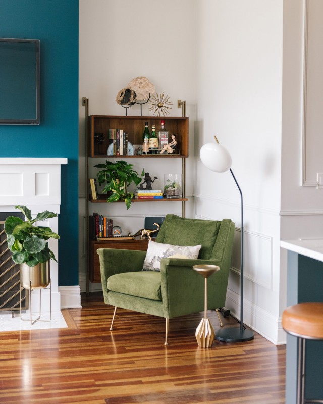 Прохладные цвета и медные акценты в интерьере просторных чикагских апартаментов Прохладные цвета и медные акценты в интерьере просторных чикагских апартаментов