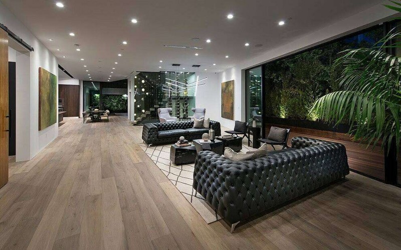 Роскошная современная резиденция, расположенная в Лос-Анджелесе