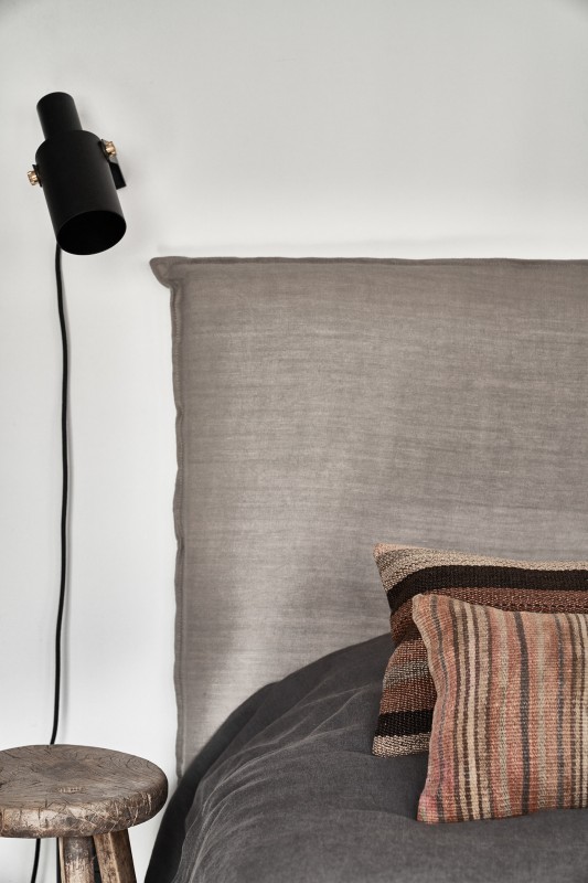 Сдержанный монохромный интерьер квартиры в Вене