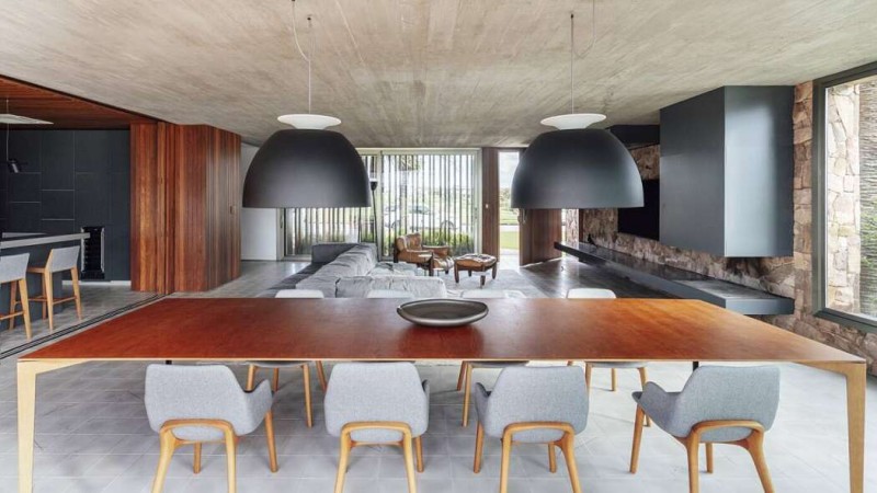 Современный двухэтажный дом, расположенный в Пелотасе, Бразилия