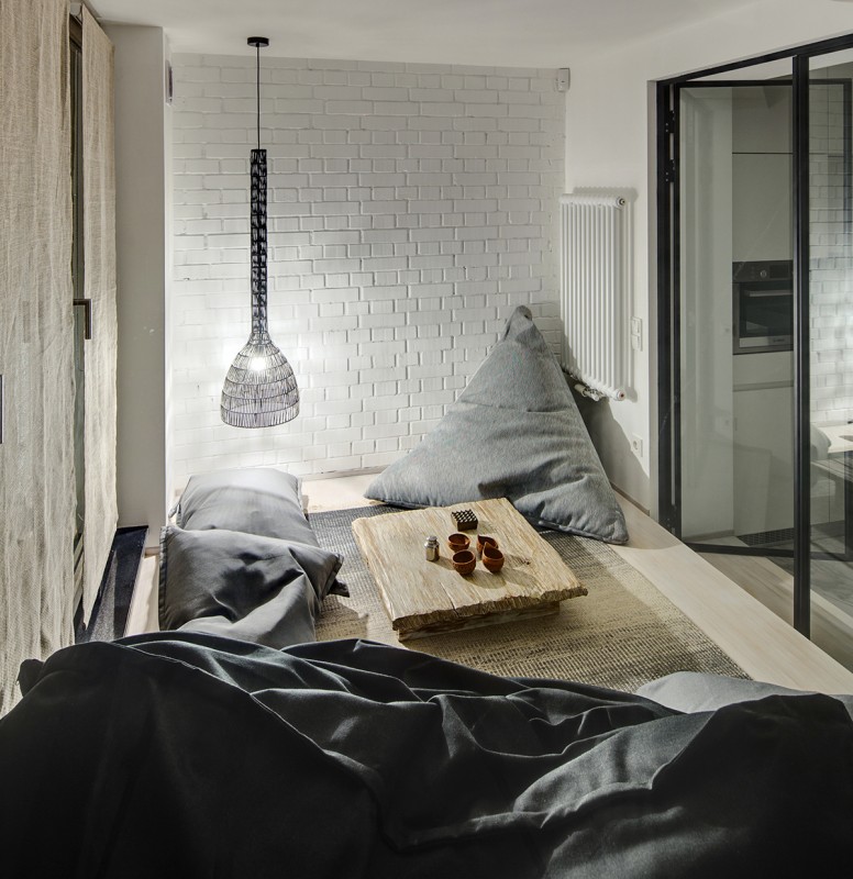 Белоснежный интерьер двухуровневой квартиры