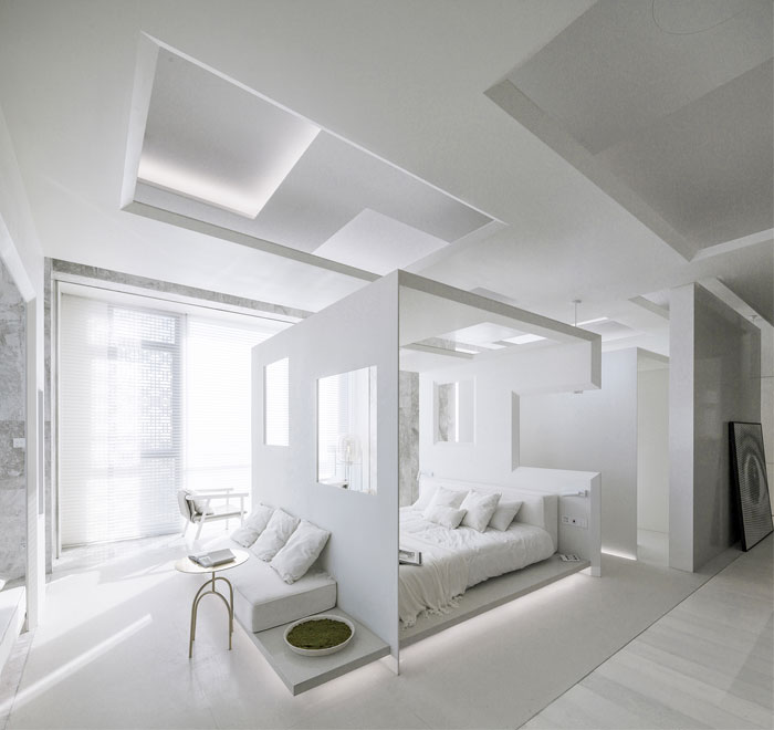 Белоснежный интерьер просторной студии