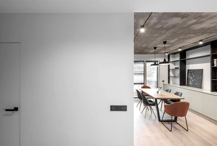 Интерьер квартиры в Вильнюсе с элементами промышленного стиля Интерьер квартиры в Вильнюсе с элементами промышленного стиля