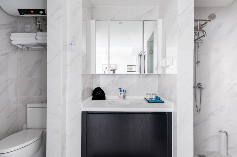 Интерьер в черно-белых тонах Интерьер в черно-белых тонах