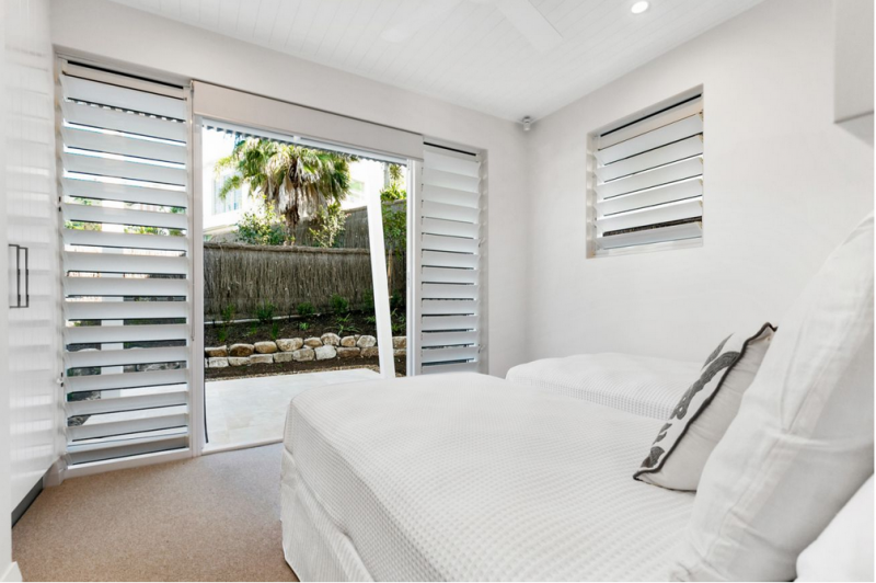 Минималистичный таунхаус на солнечном побережье Австралии в Нуса-Хедс Минималистичный таунхаус на солнечном побережье Австралии в Нуса-Хедс