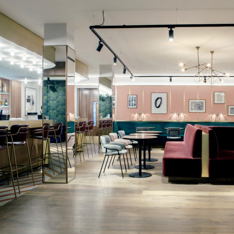 Превращение одого из самых старых отелей Дублина The Alexender в современное пространство The Alex