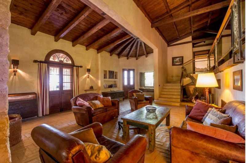 Старинная вилла эпохи колониализма, расположенная в Сицилии