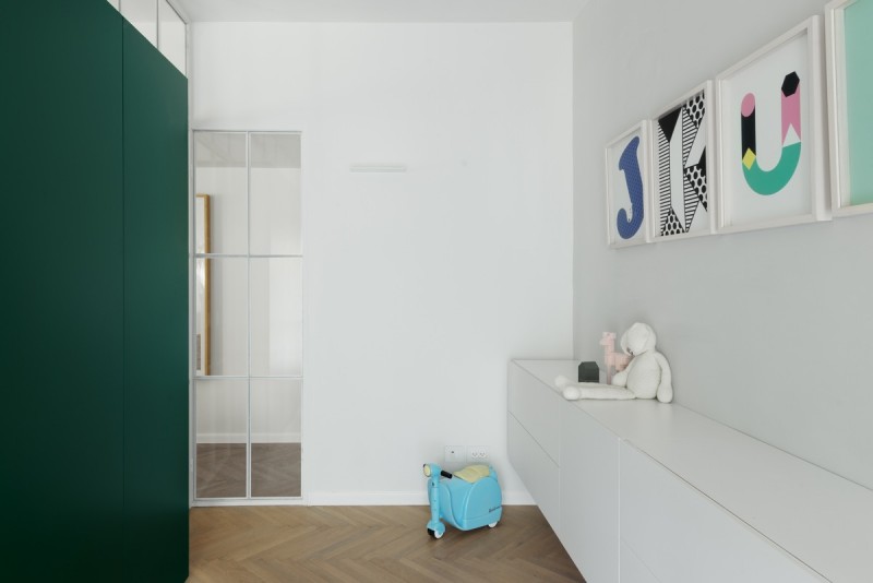 Дом в стиле "баухауз" с внутренними стеклянными стенами в Тель-Авиве Дом в стиле "баухауз" с внутренними стеклянными стенами в Тель-Авиве