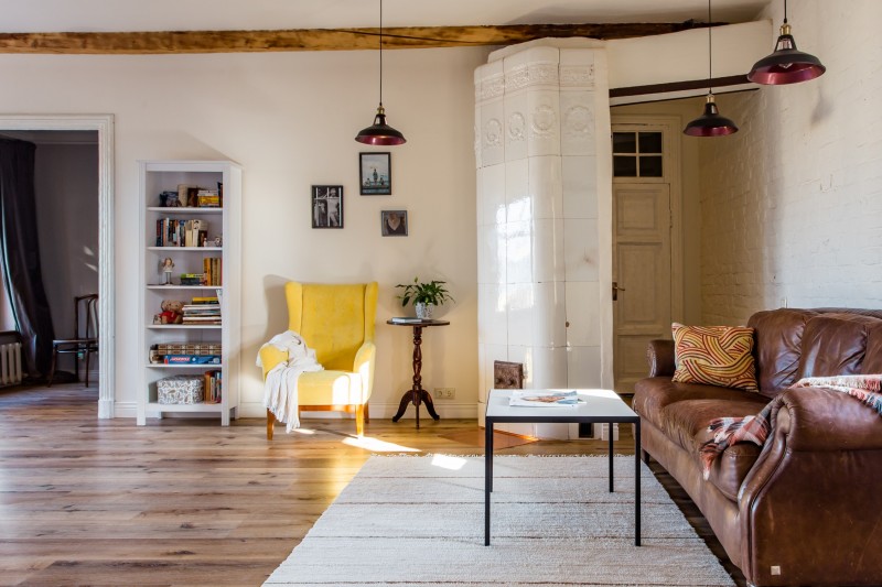 Интерьер уютной стильной мансарды