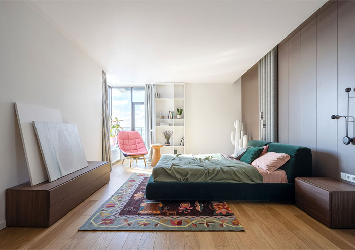 Яркий интерьер квартиры для семьи с тремя детьми