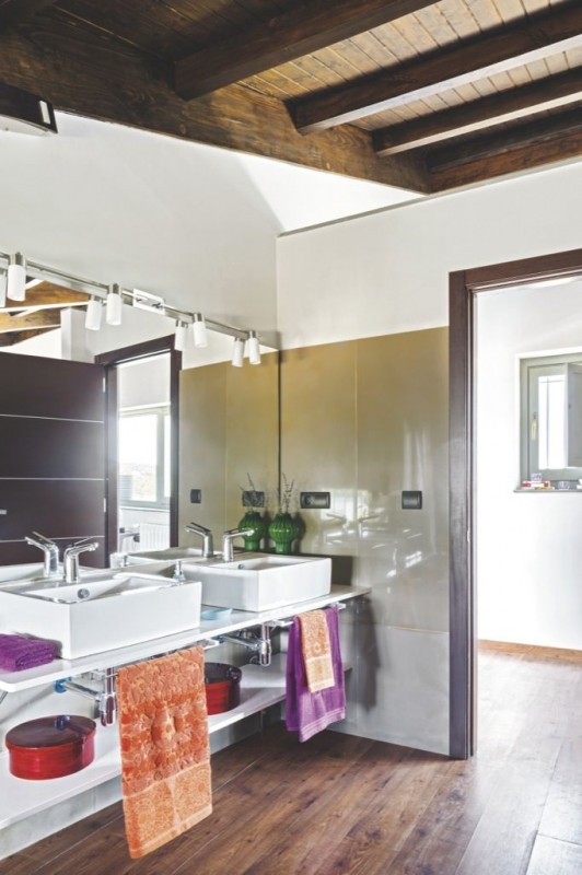 Интерьер студии в старинном городе Кордова, Испания Интерьер студии в старинном городе Кордова, Испания