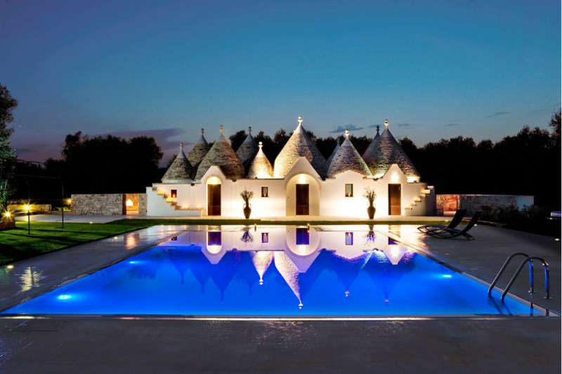 Небольшой отель-трулло Baraquiel в Сан-Микеле-Салентино, Италия Небольшой отель-трулло Baraquiel в Сан-Микеле-Салентино, Италия