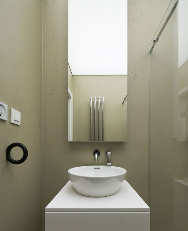 Палитра светлых оттенков и простые, элегантные формы в интерьере квартиры в Дубравке, Словакия